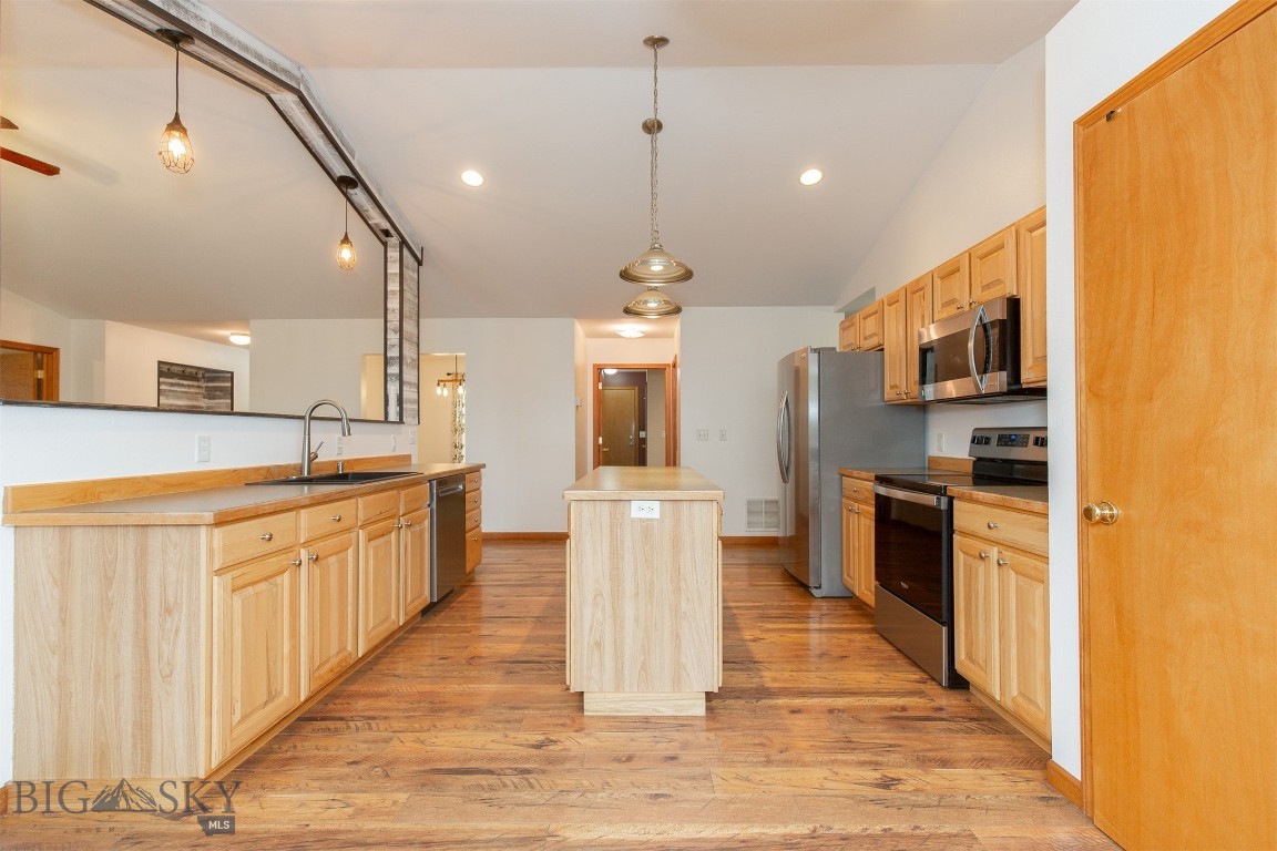 425 Red Barn Drive, Belgrade