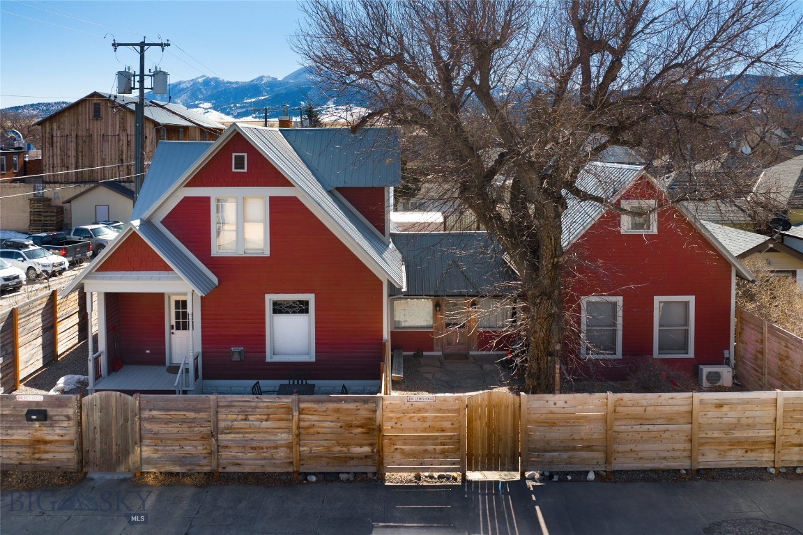 215 W Lewis Street, Livingston