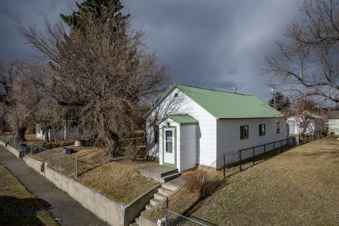 113 S I Street, Livingston