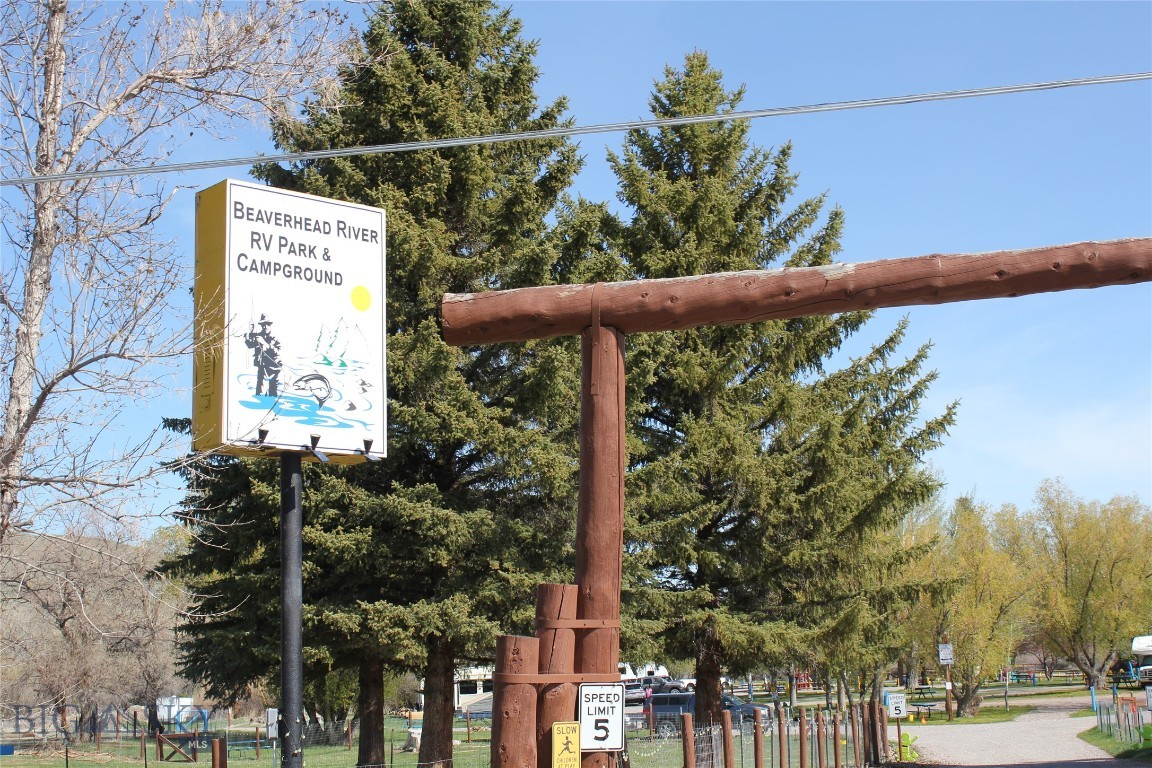735 W Park, Dillon