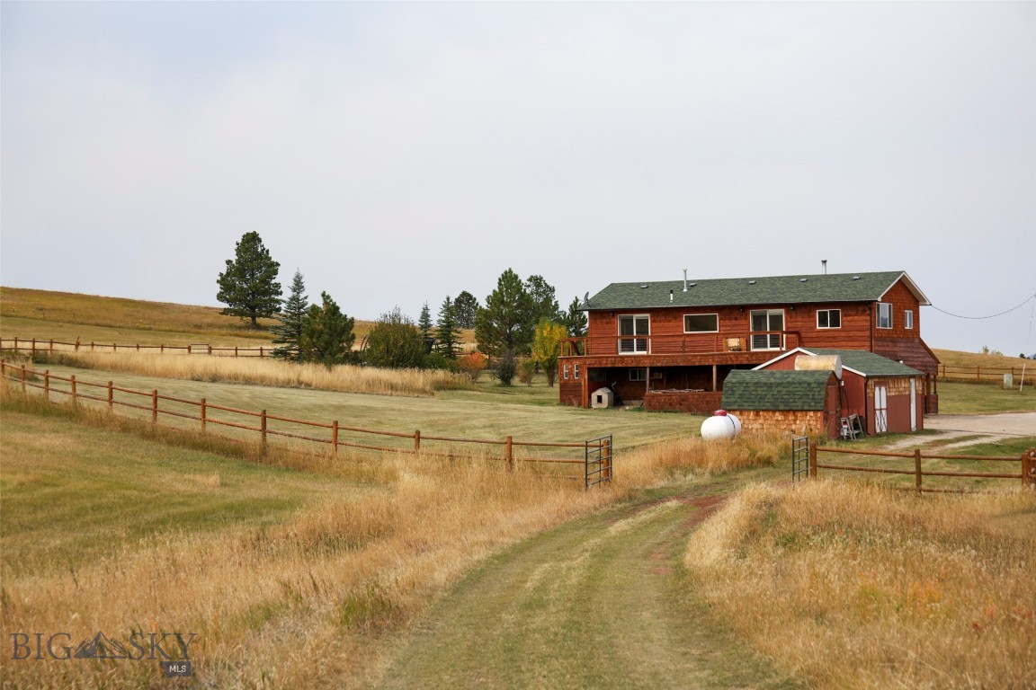 996 Forest Grove Road, Lewistown