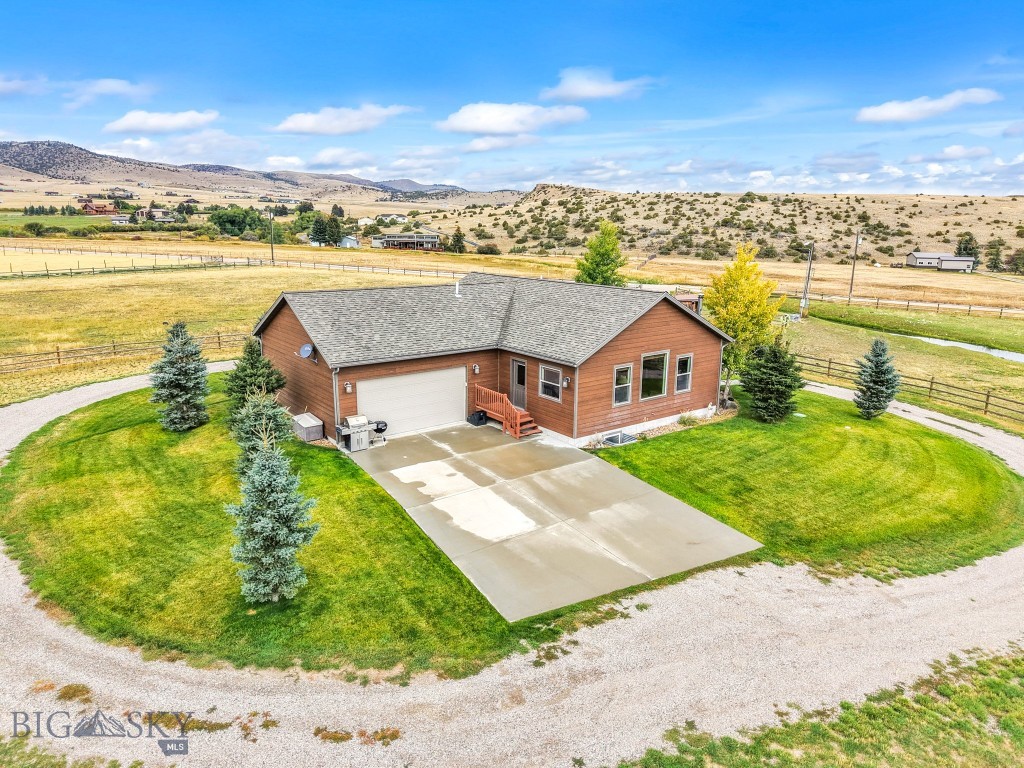 22 Hayfield Loop Trail, Ennis