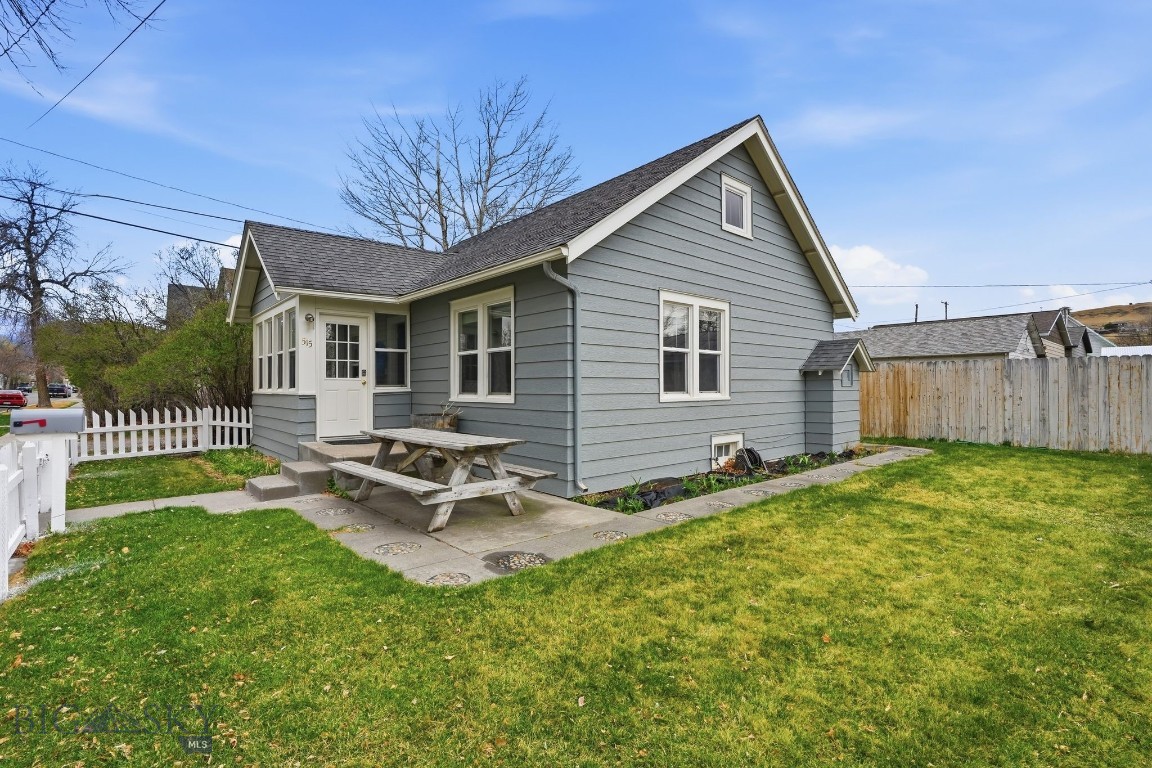 515 E Callender Street, Livingston, Montana