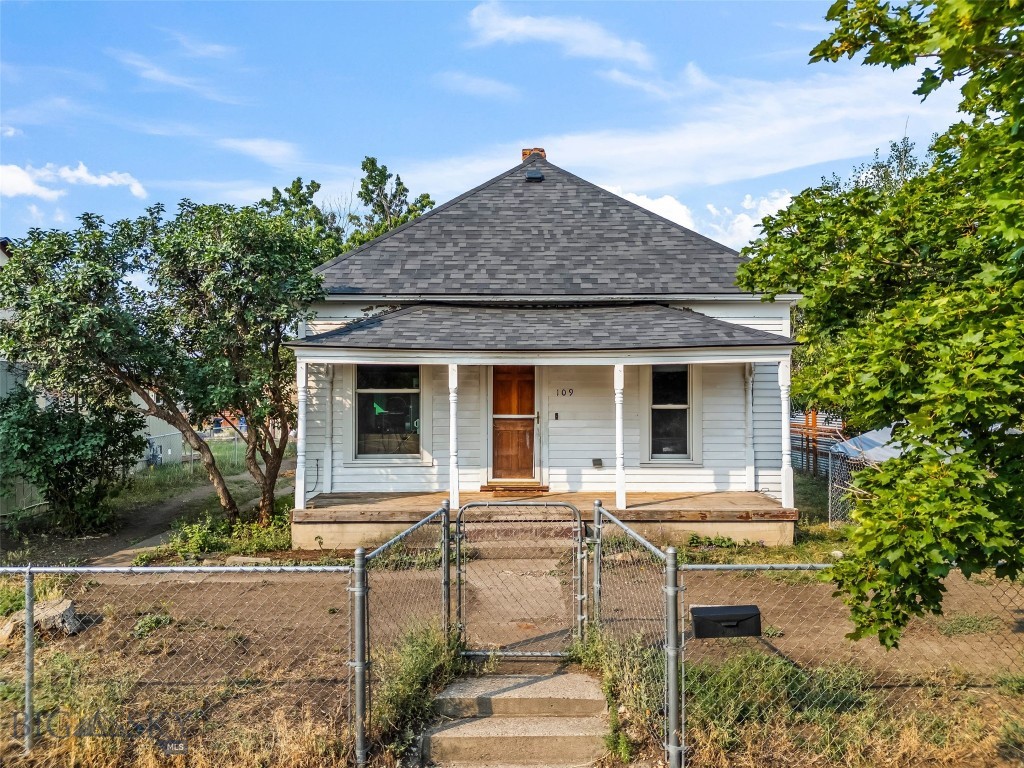 109 N G Street, Livingston, Montana