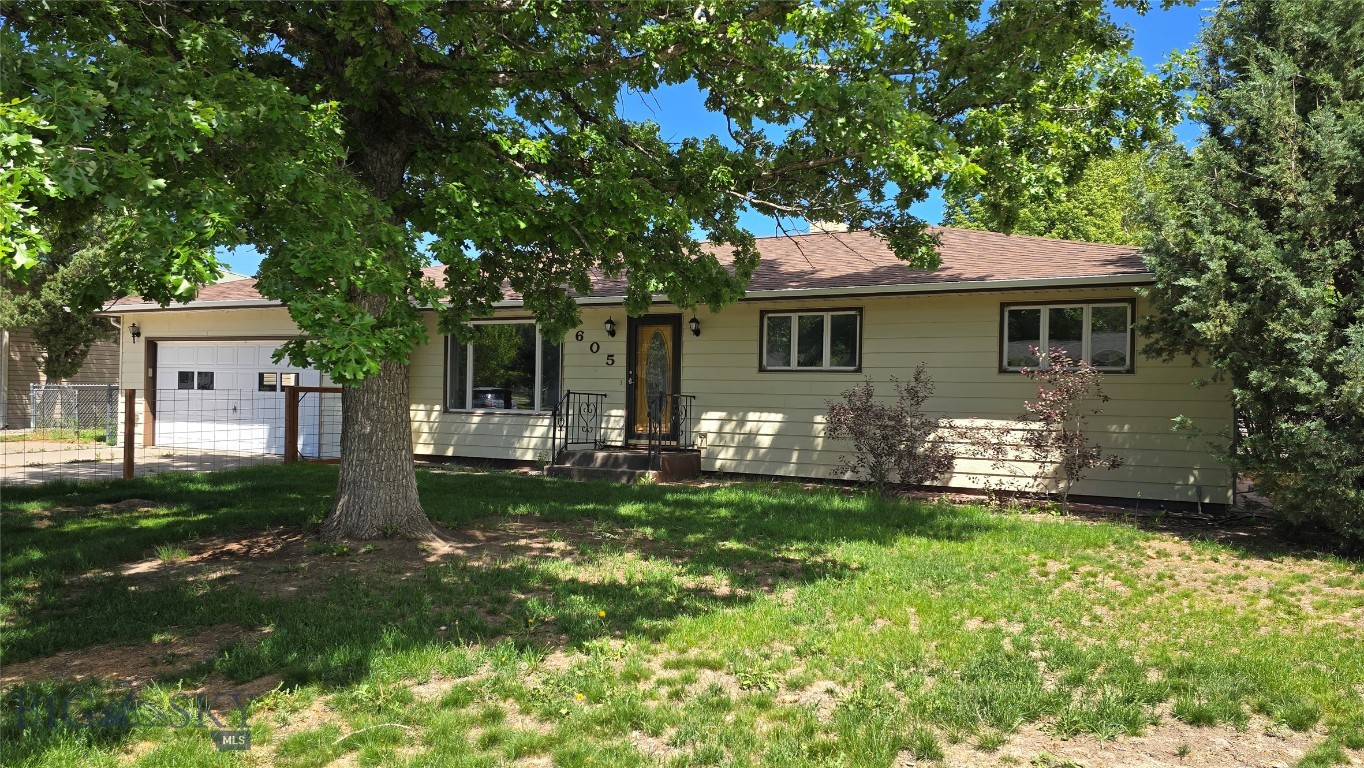 605 Robin Lane, Livingston