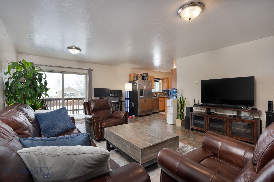 1132 Cruiser Lane F, Belgrade