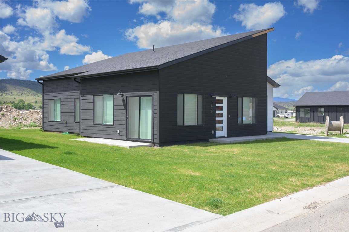 209 Pearl Street, Ennis