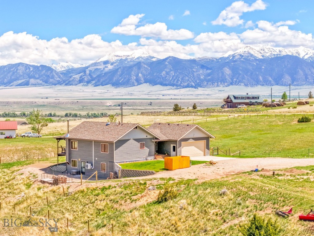96 Shining Mountains Loop, Ennis