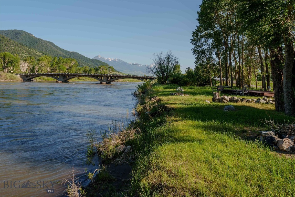 NHN East River Road, Livingston