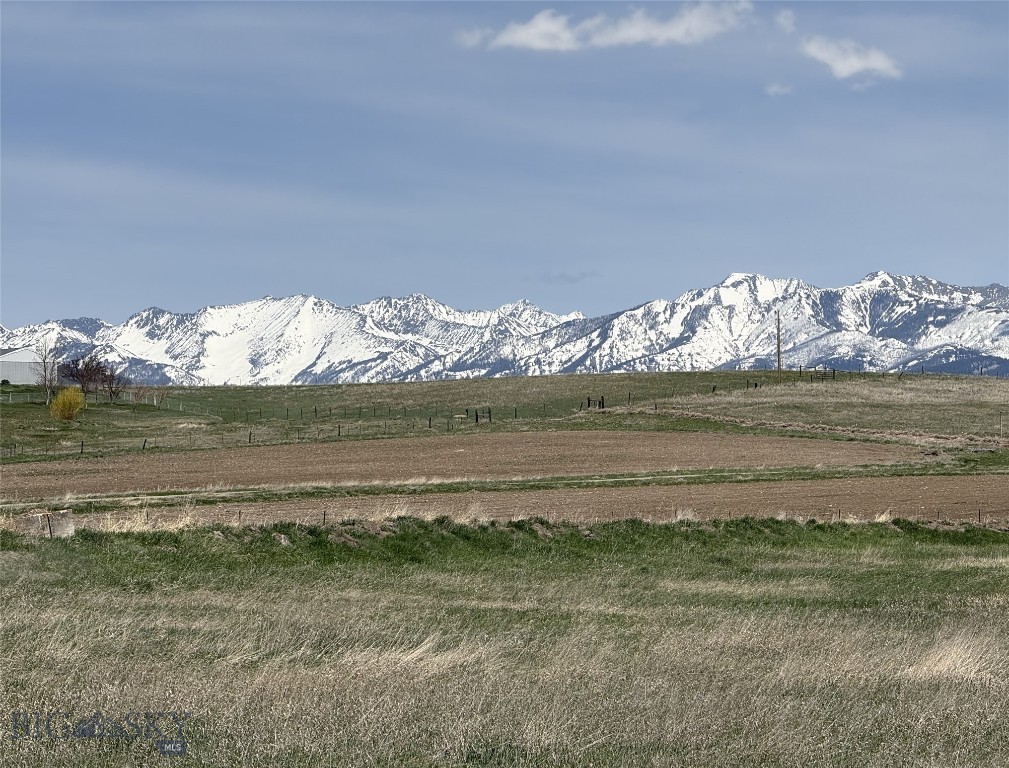 100 Queen Lane, Clyde Park