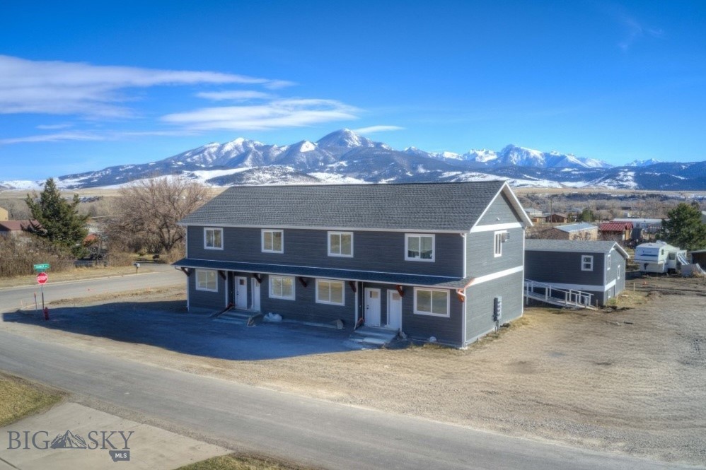 413 Garnier Avenue A, Livingston