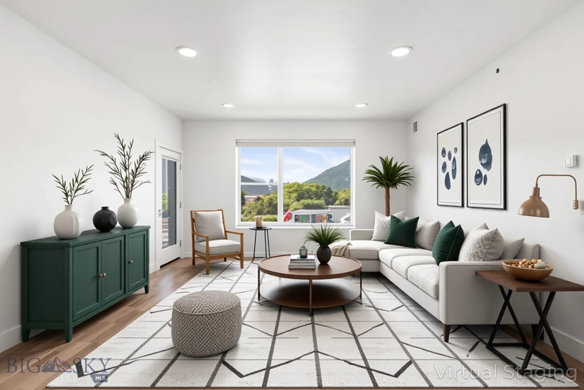 2221F Willow 104, Livingston