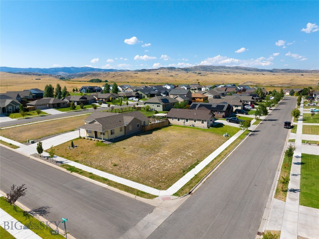 903 Meriwether DR East E, Livingston