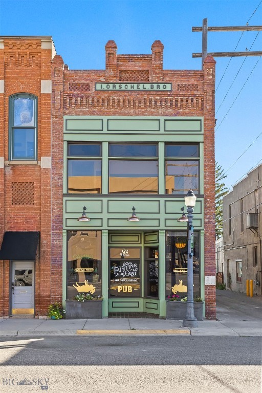 122 N Main Street, Livingston