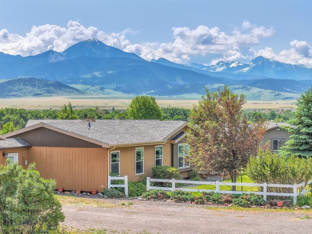 606 Hefferlin, Livingston