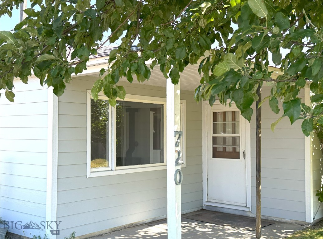 720 W Front, Livingston