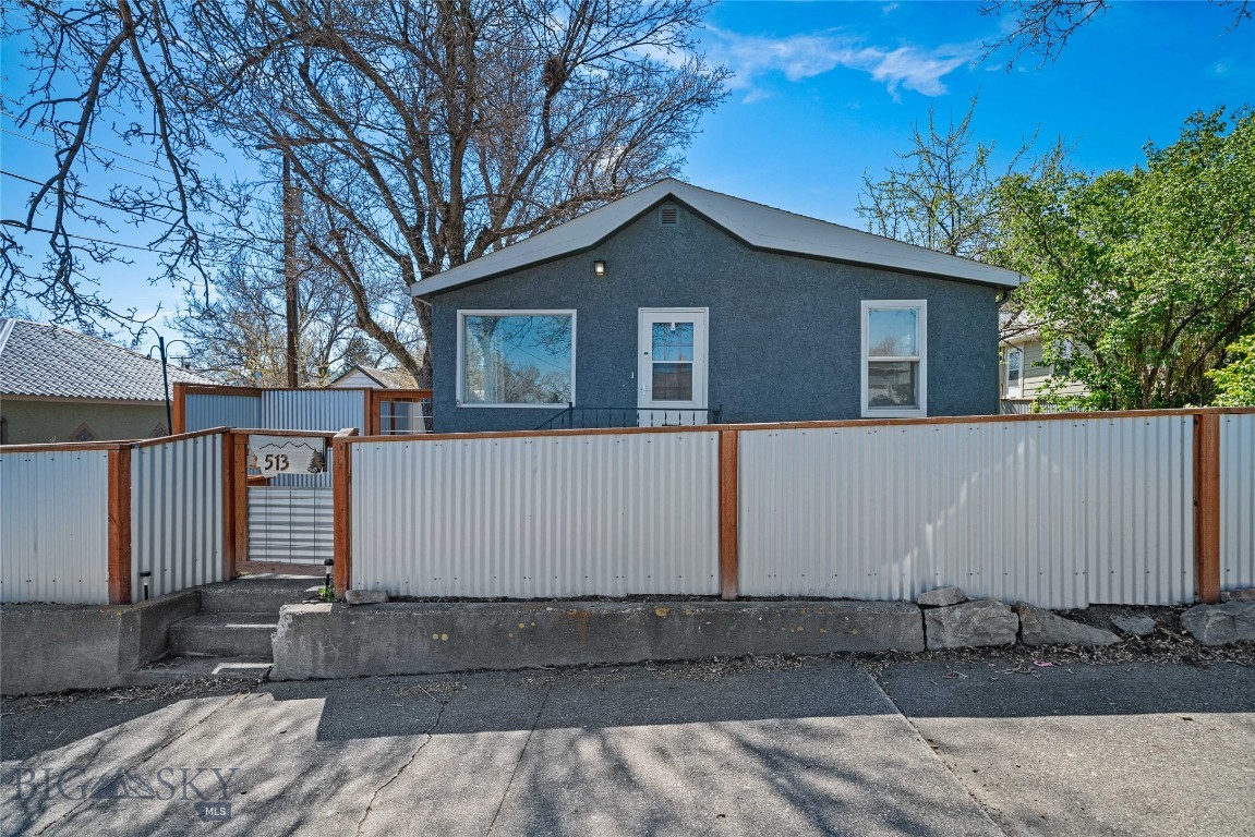 513 N G Street, Livingston, Montana