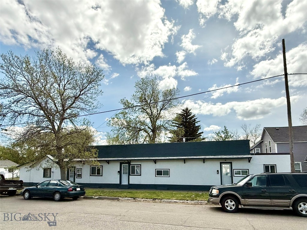 212 E Clark Street, Livingston