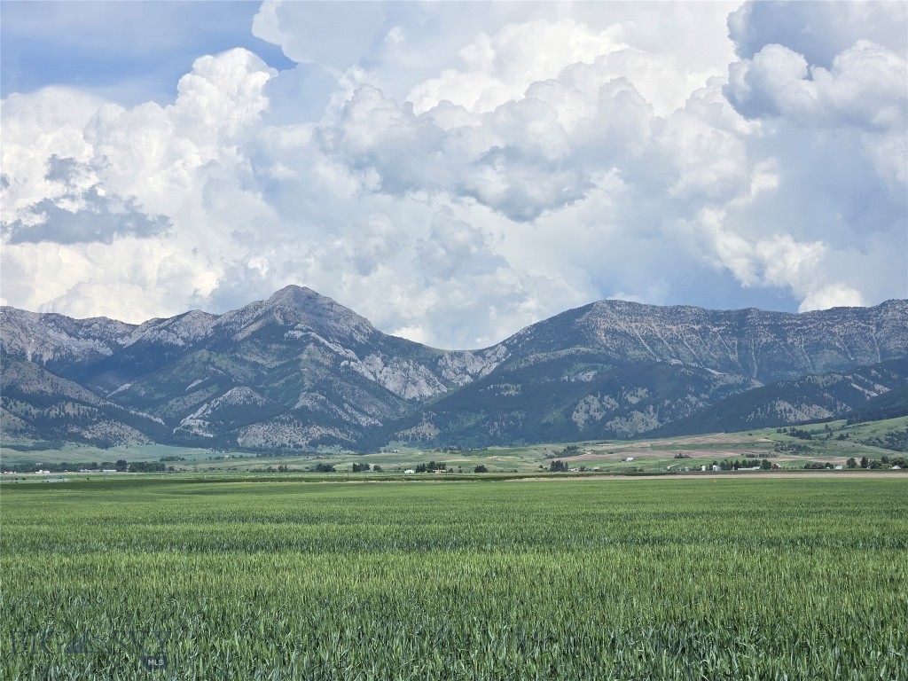 4468 Wes Davis Road, Belgrade, Montana