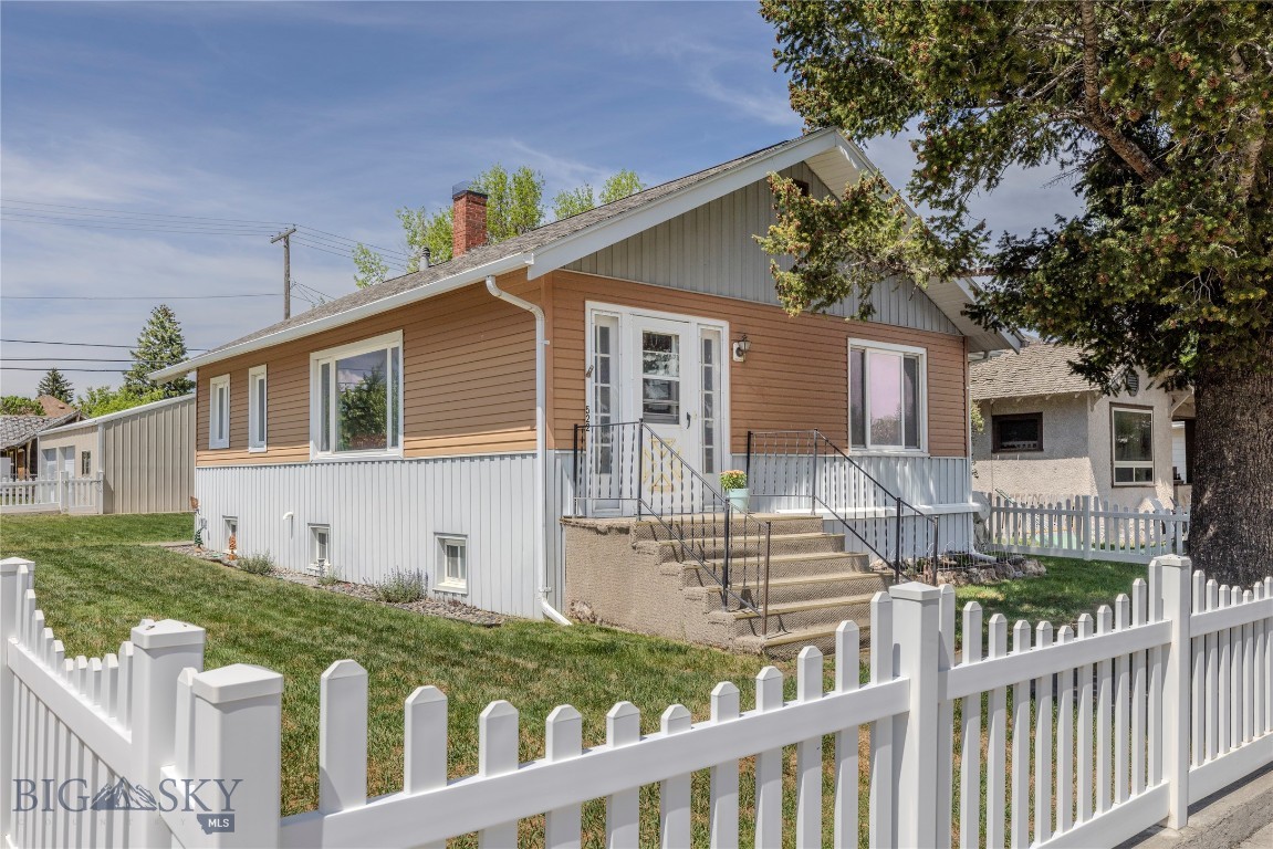 522 W Front Street, Livingston