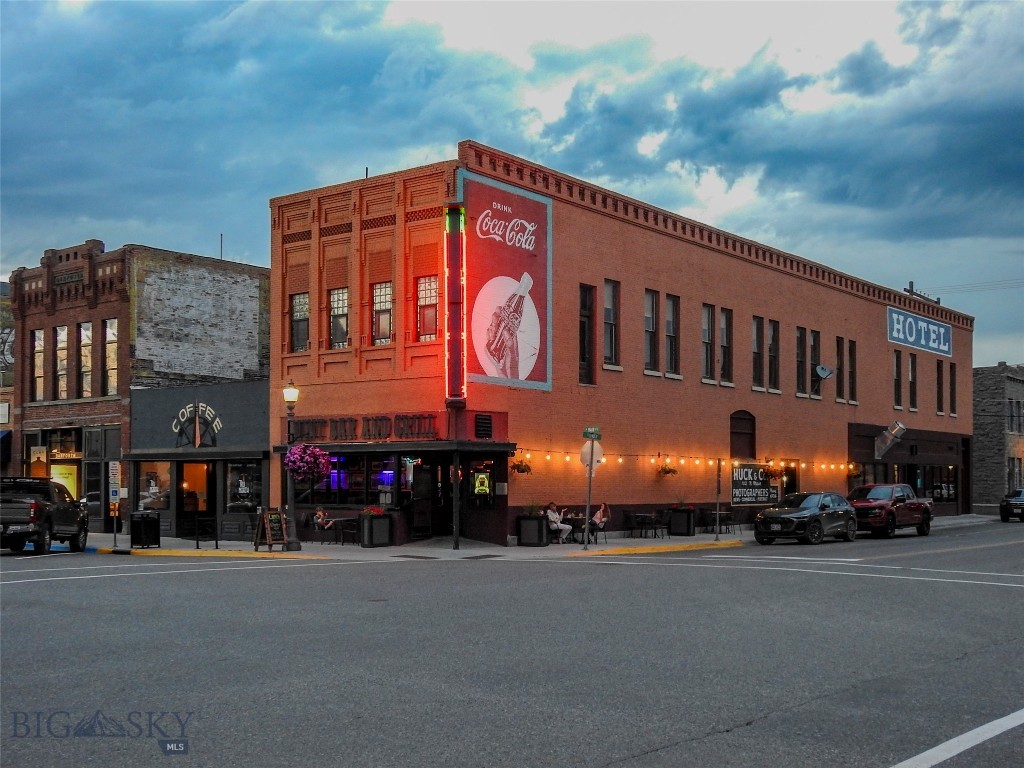 102 N Main Street, Livingston, Montana