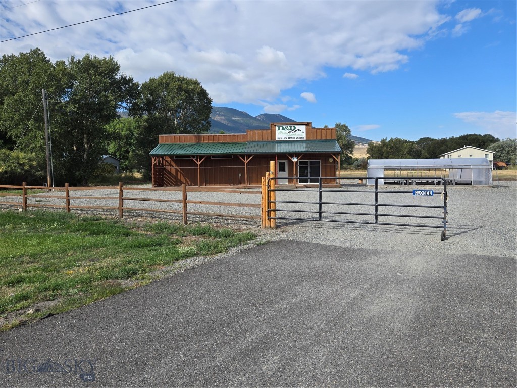 5189 US HWY 89 S, Livingston