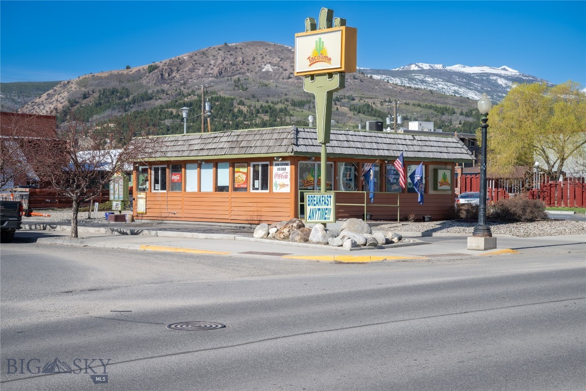 421 E Commercial Avenue, Anaconda, Montana