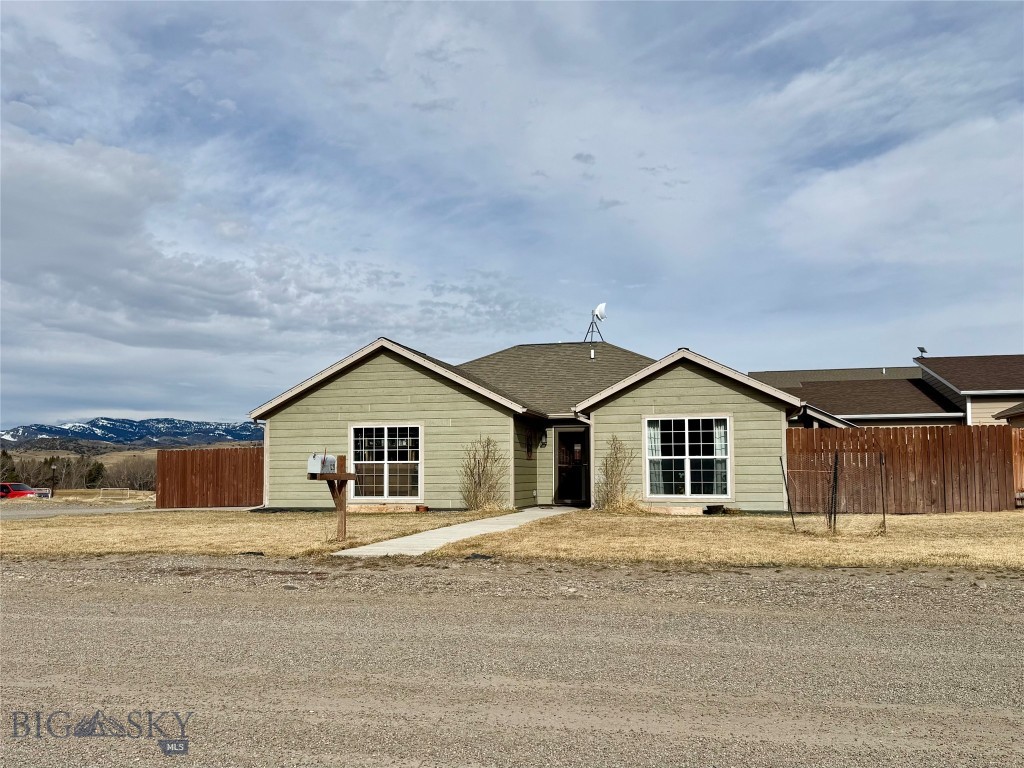 1220 W Reservoir St., Livingston