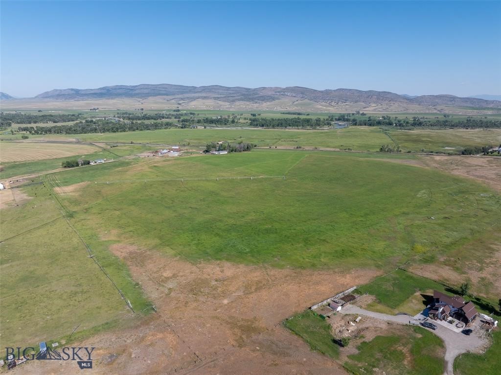 300 Albro Lane, Willow Creek