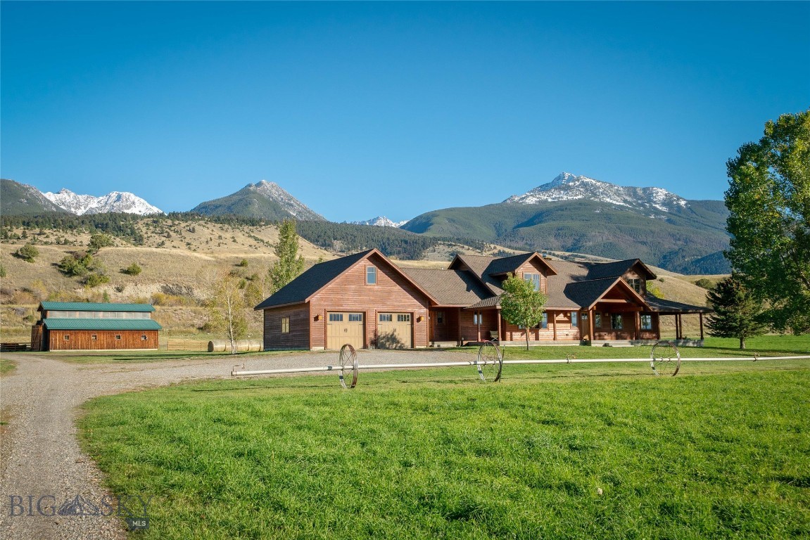 1986 E River Road, Livingston