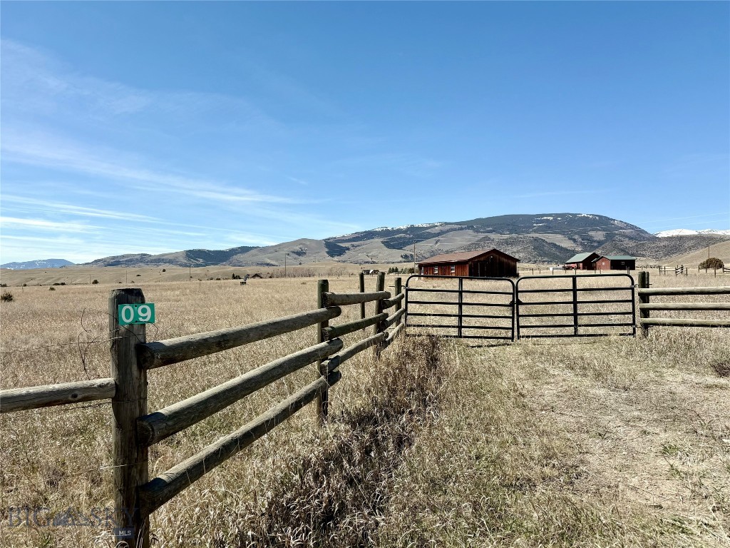 9 Paradise Ranch Road, Livingston