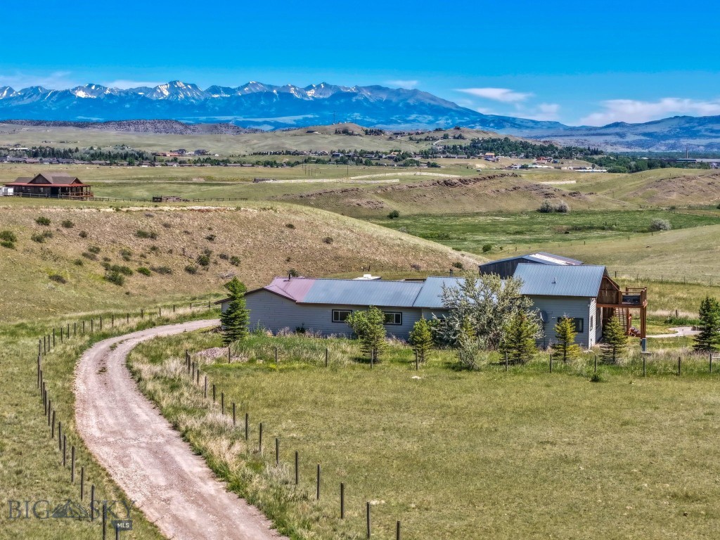 30 Wineglass Loop N, Livingston