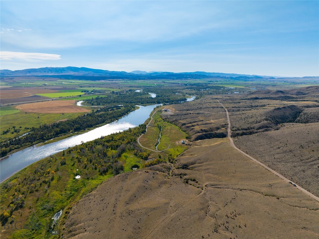 623 River Road, Townsend