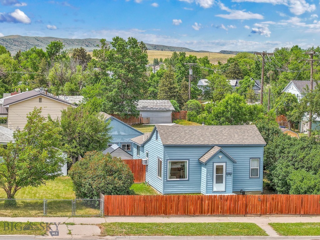 718 W Front, Livingston