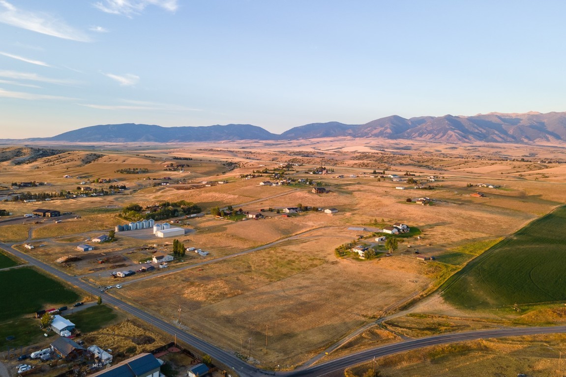 8550 Dry Creek Road, Belgrade