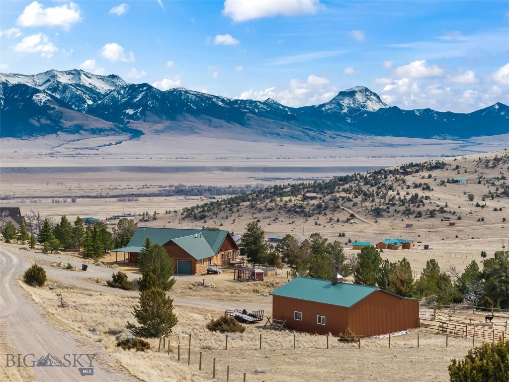 101 Deerfoot Trail, Ennis