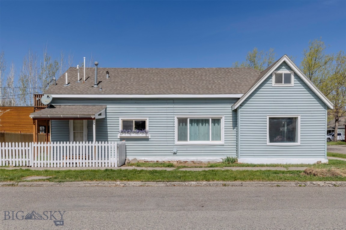 332 S K Street, Livingston, Montana