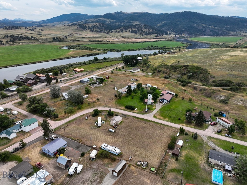240 Leonard Street, Wolf Creek