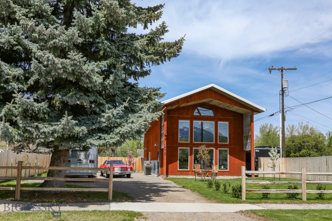 1007 E Geyser, Livingston