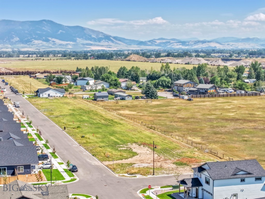 708 Spaniel Lane, Belgrade, Montana