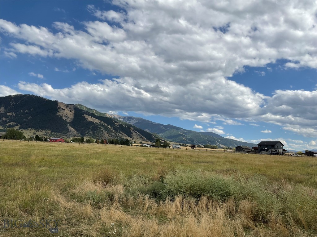5688 Foster Lane, Belgrade, Montana