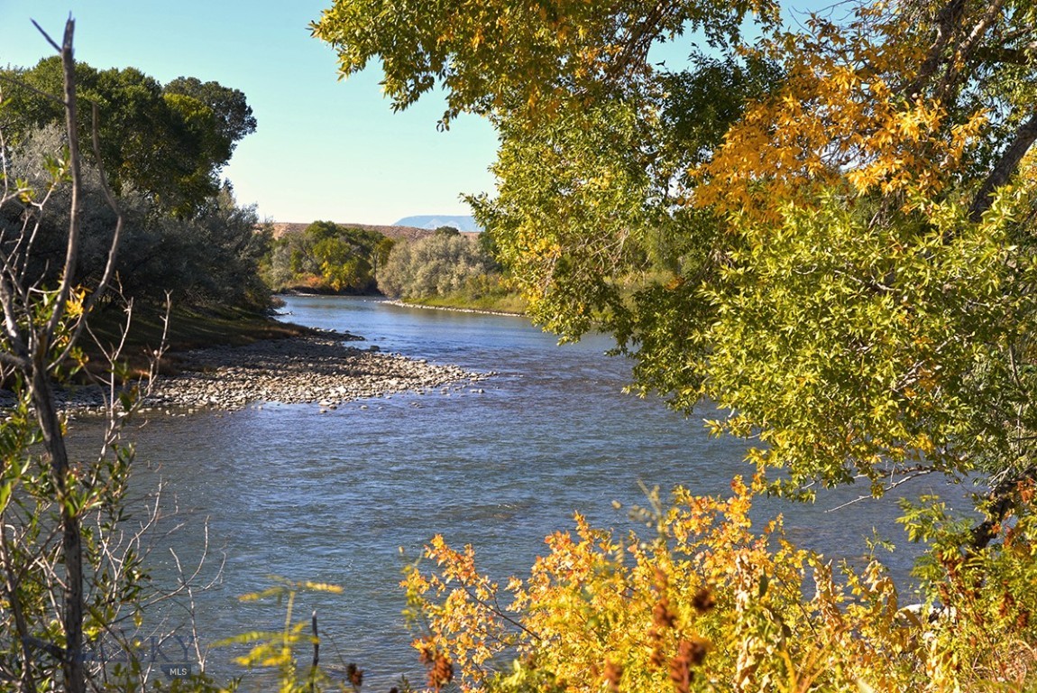 990 Highway 72, Belfry, Montana