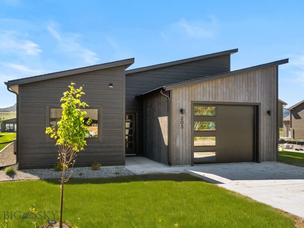203 Pearl Street, Ennis