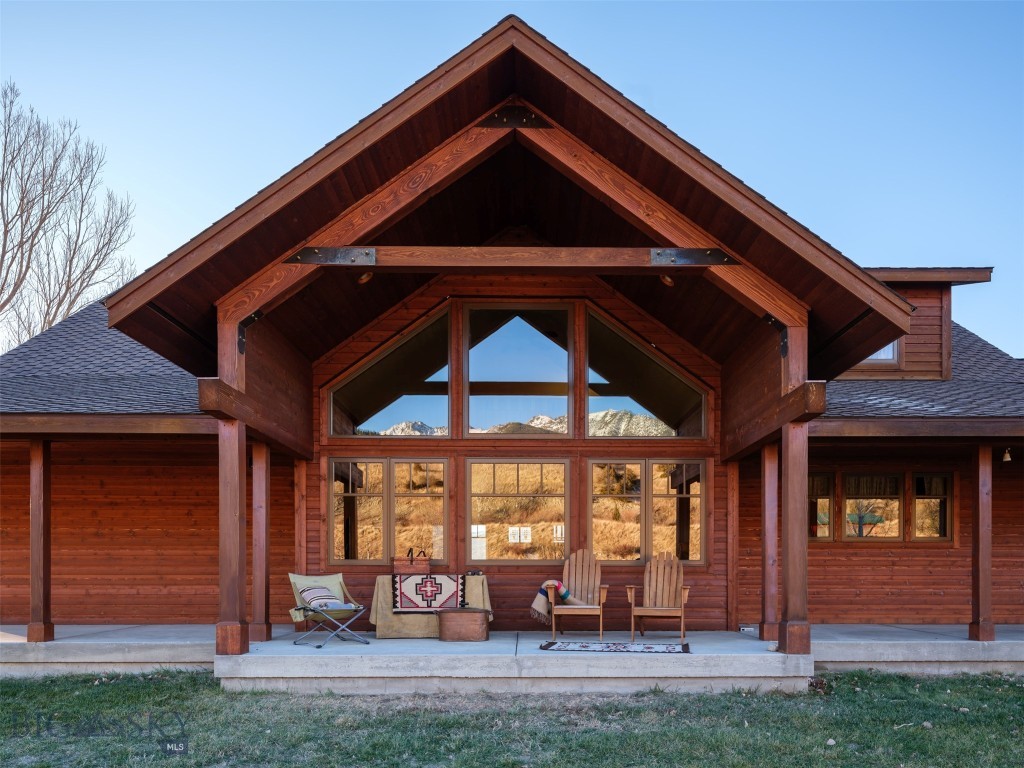 1986 E River Road, Livingston