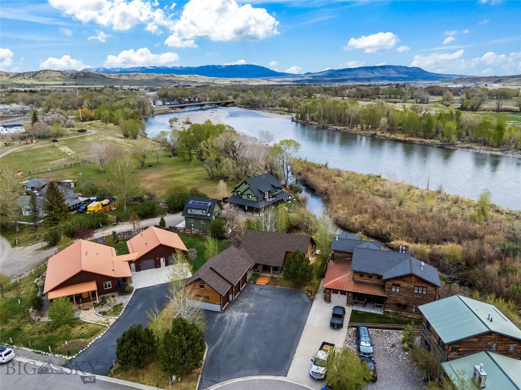 213 Little Creek Bend, Livingston