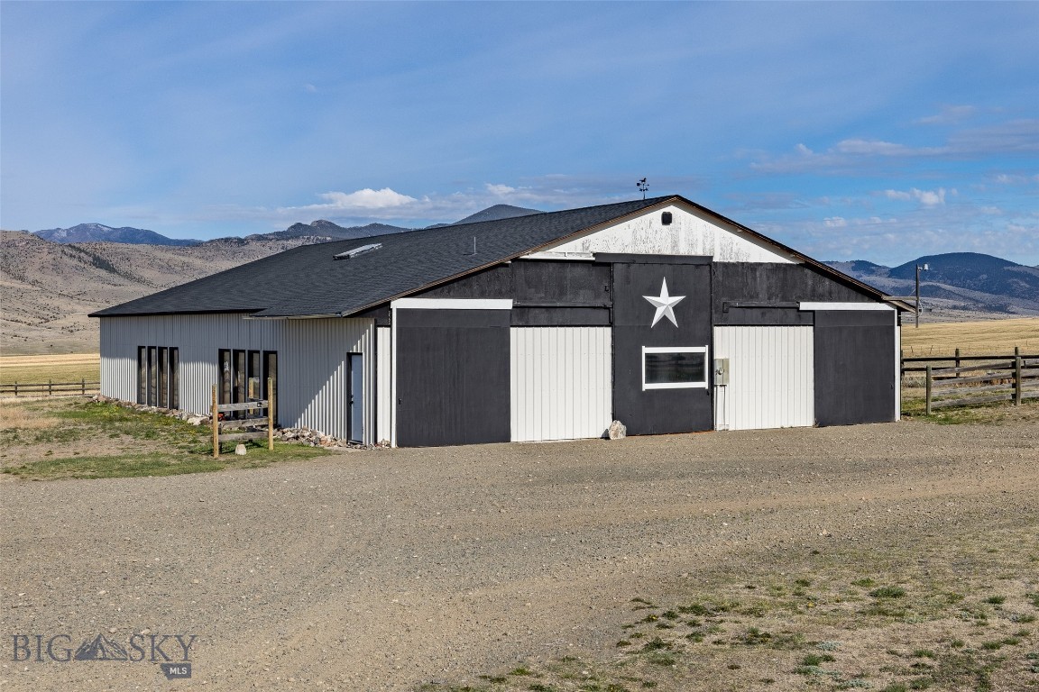 618 Whitetail Road, Whitehall