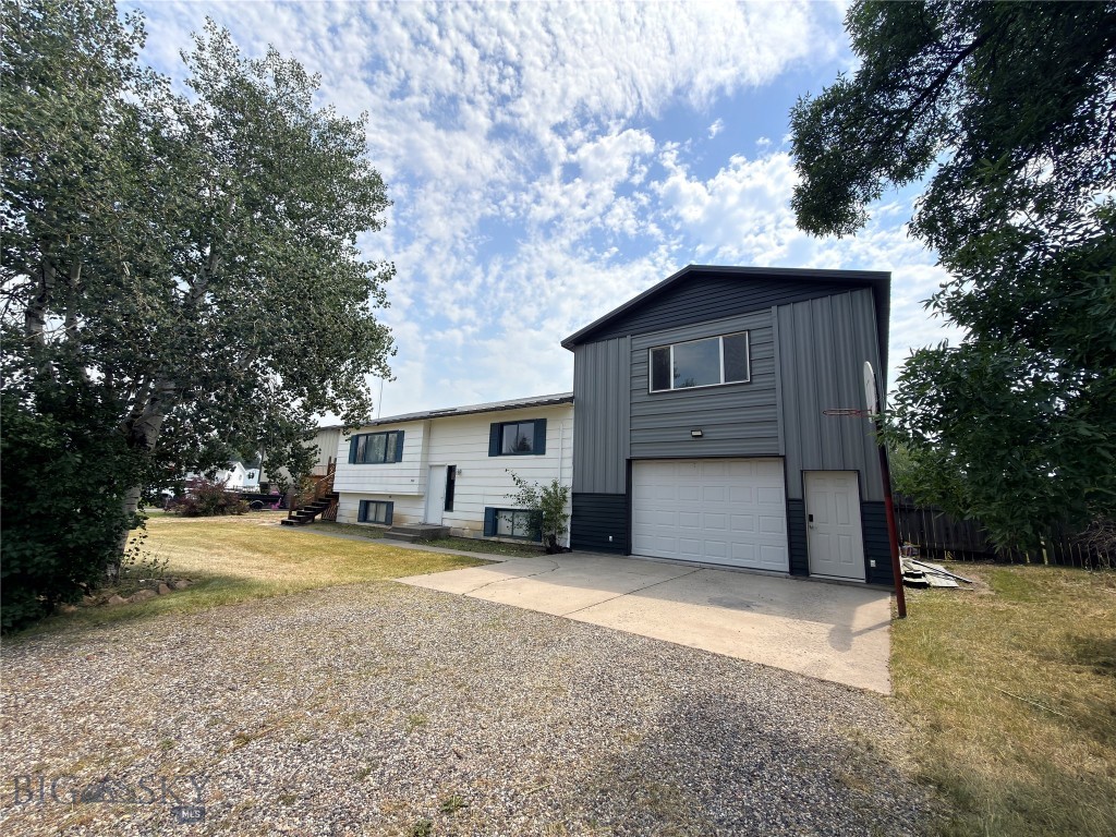 302 McEwen Drive, Belgrade, Montana