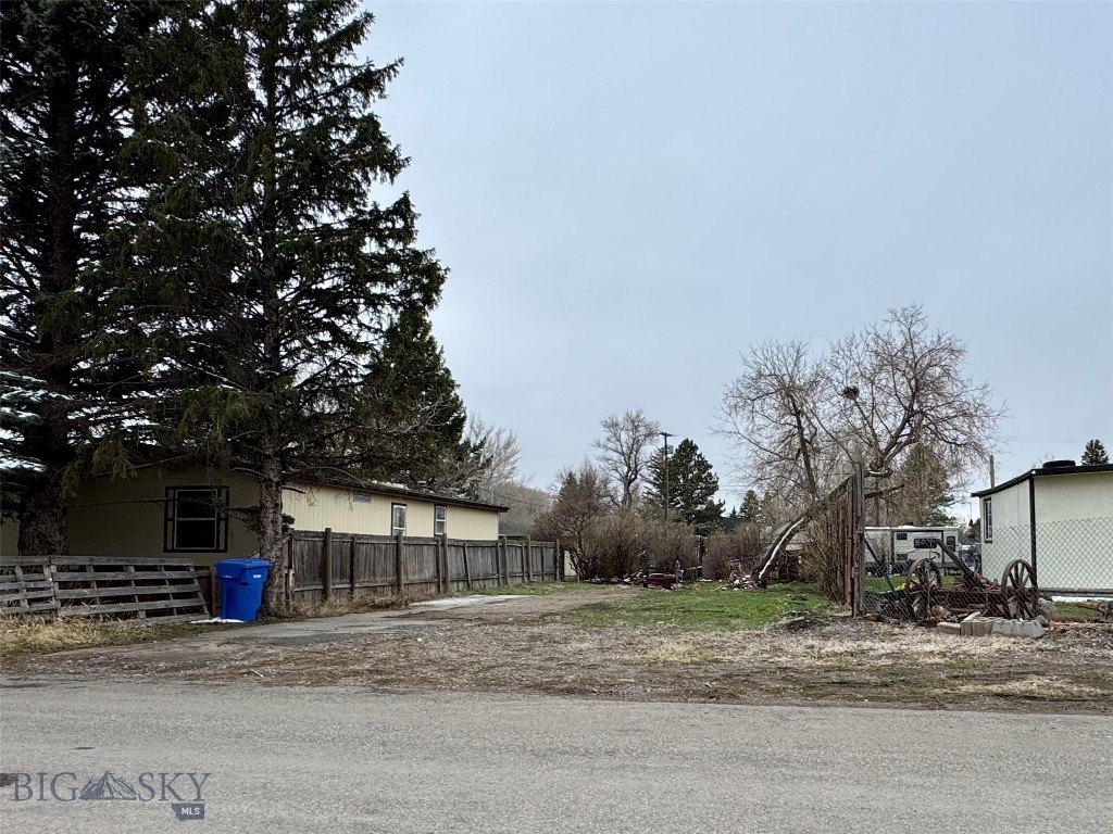 128 S P St., Livingston