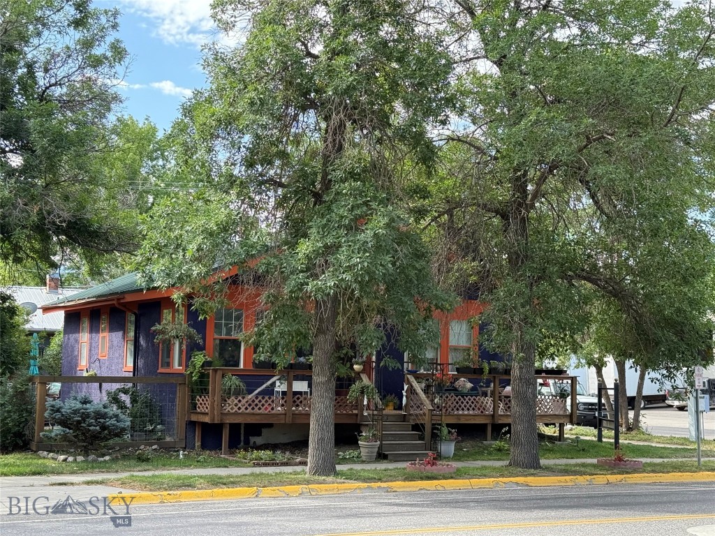 523 W Park Street W, Livingston