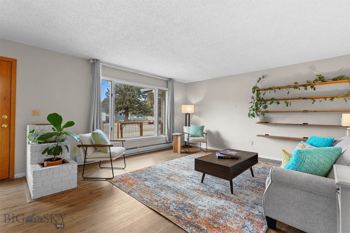 605 Robin Lane, Livingston